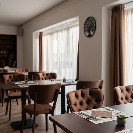 페치 Rozsa Etterem & Panzio B&B 외부 사진