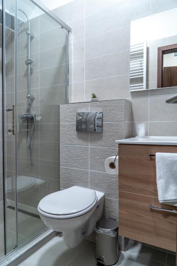 페치 Rozsa Etterem & Panzio B&B 외부 사진