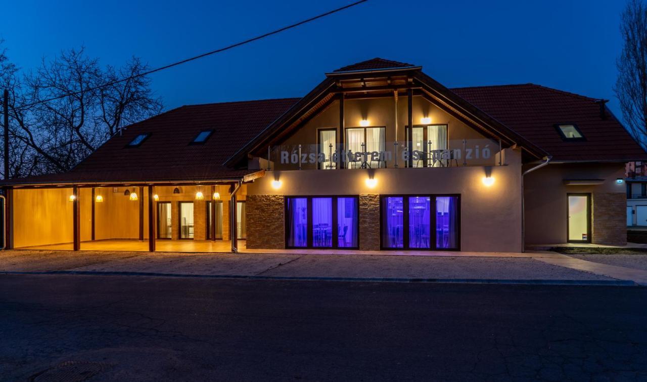 페치 Rozsa Etterem & Panzio B&B 외부 사진