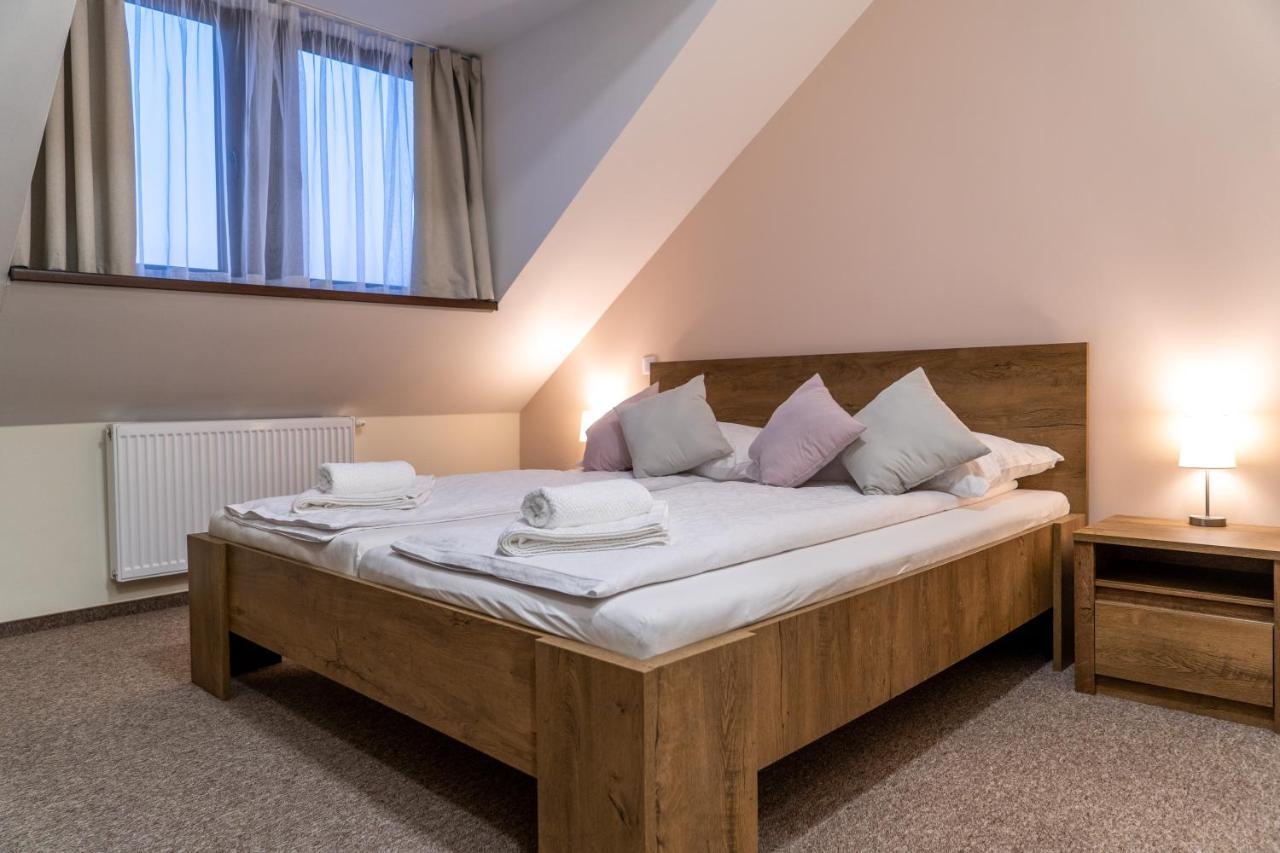 페치 Rozsa Etterem & Panzio B&B 외부 사진
