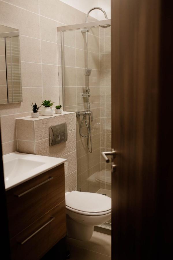 페치 Rozsa Etterem & Panzio B&B 외부 사진