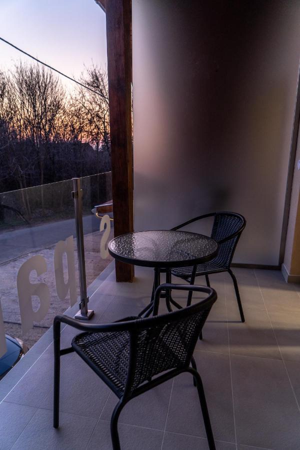 페치 Rozsa Etterem & Panzio B&B 외부 사진