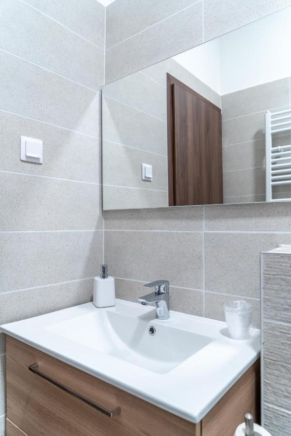 페치 Rozsa Etterem & Panzio B&B 외부 사진