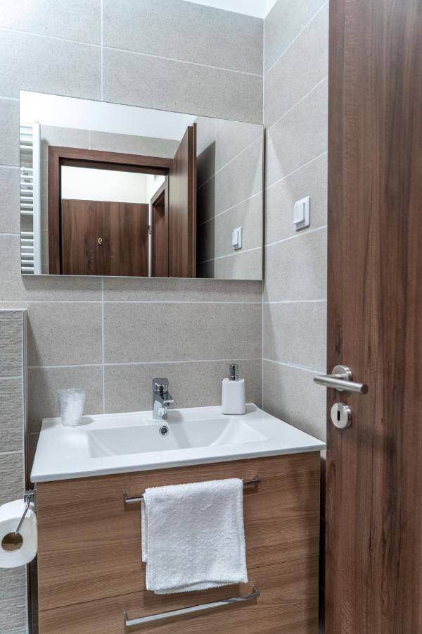 페치 Rozsa Etterem & Panzio B&B 외부 사진
