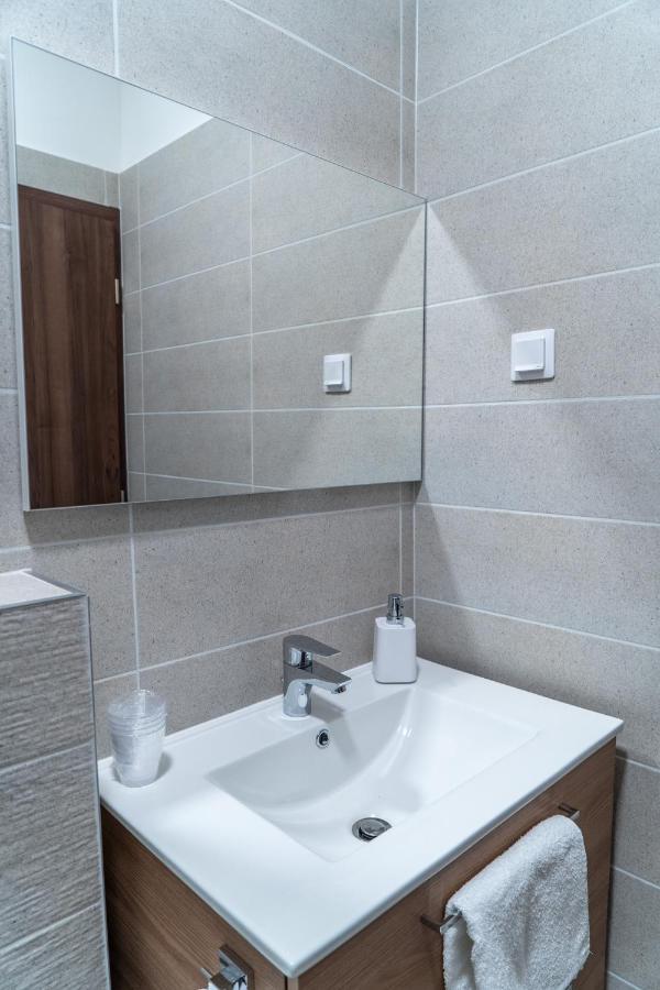 페치 Rozsa Etterem & Panzio B&B 외부 사진