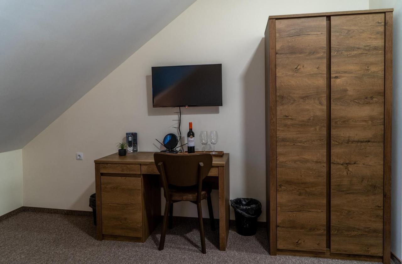 페치 Rozsa Etterem & Panzio B&B 외부 사진